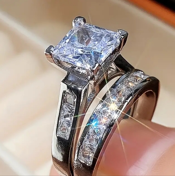 NEW Cubic Zirconia Engagement Set - Picture 1 of 3